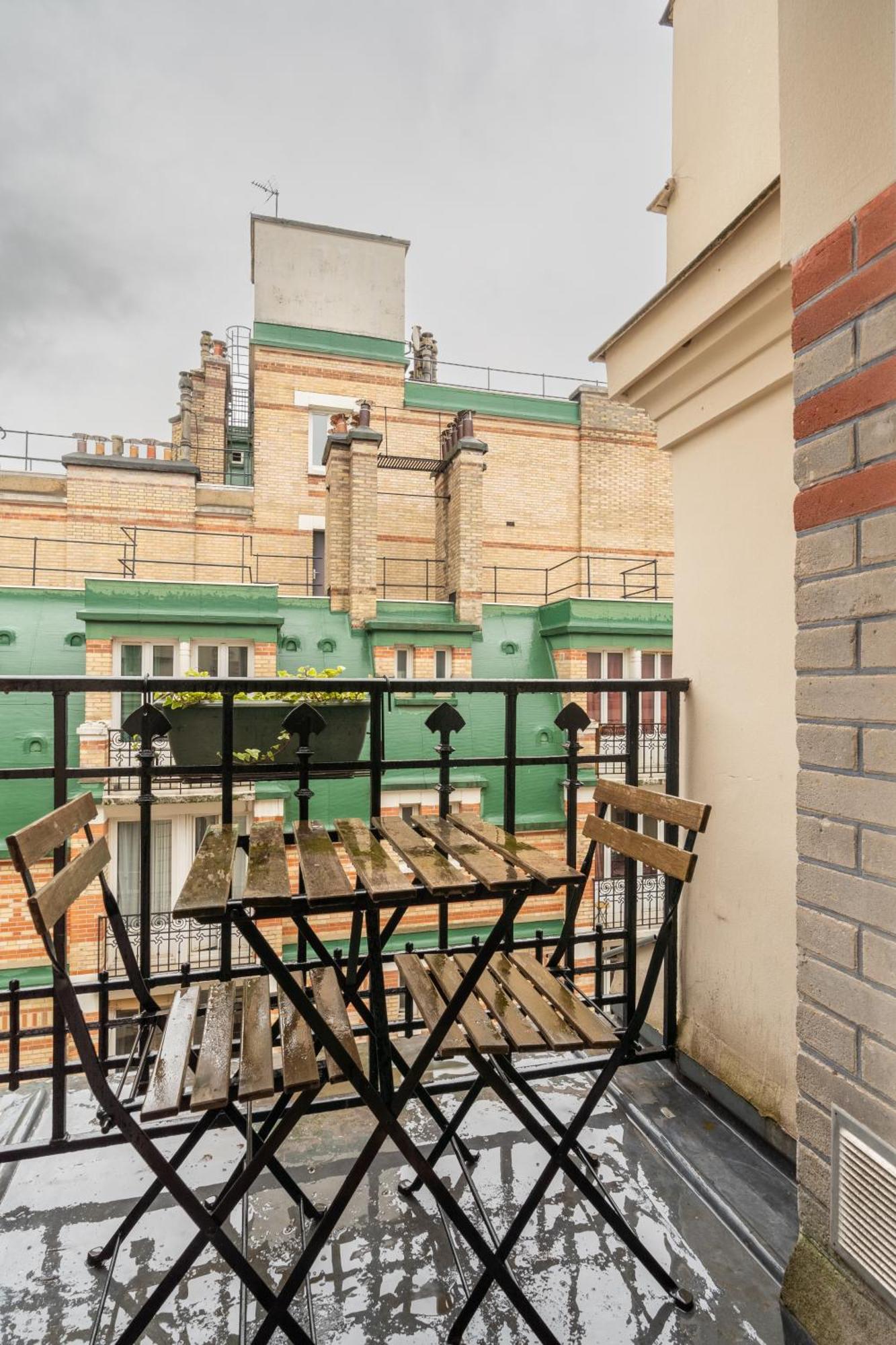 Chic 1Bd Apartment With Balcony Picpus Париж Екстериор снимка
